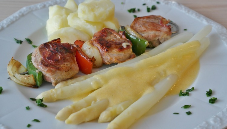 Pork Kabobs with White Asparagus and Potatoes Recipe