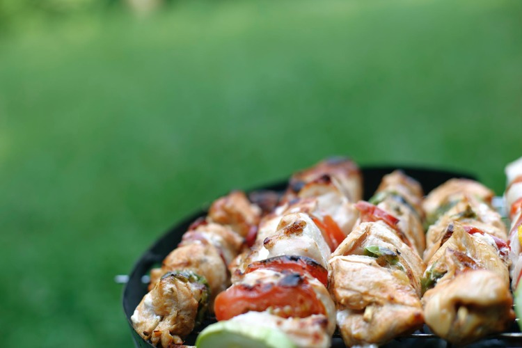 Grilled Chicken Kebabs with Tomatoes and Peppers Recipe